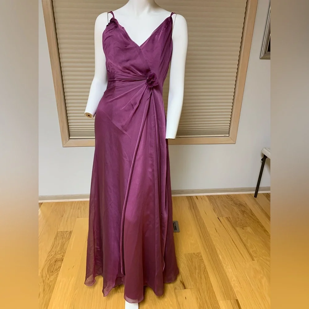 Belsoie bridesmaid elegant gown dress. Size 8. Like New - Picture 1 of 8